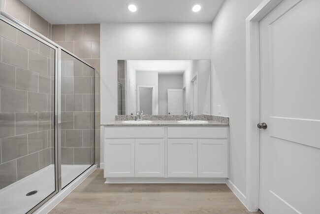 Building Photo - 473 Shoreview Dr