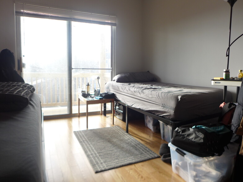 Building Photo - 46 Cranston St