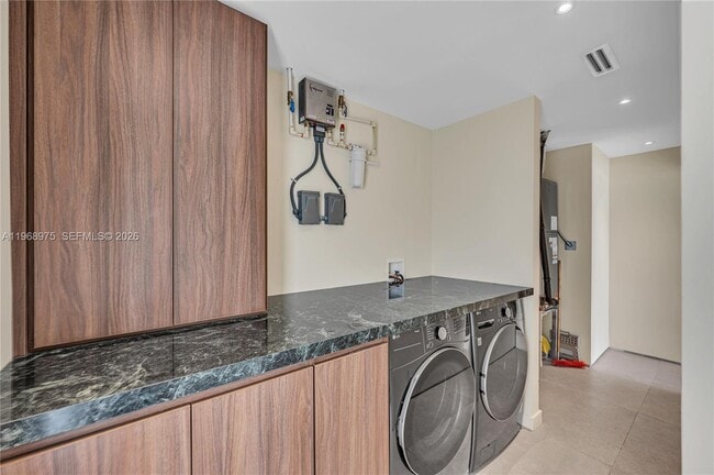 Building Photo - 1170 S Biscayne Point Rd