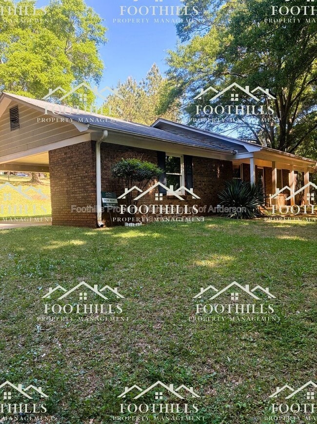 Building Photo - 303 Green Forest Dr