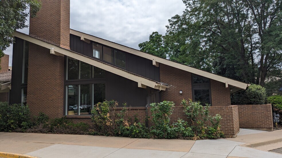Aspen Grove Clubhouse - 2800 Kalmia Ave