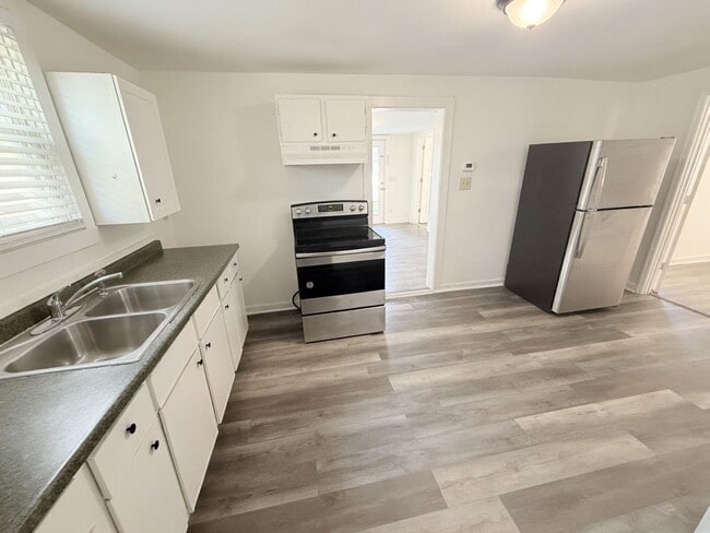 Building Photo - Charming, spacious 3-Bedroom Home in Central Columbia