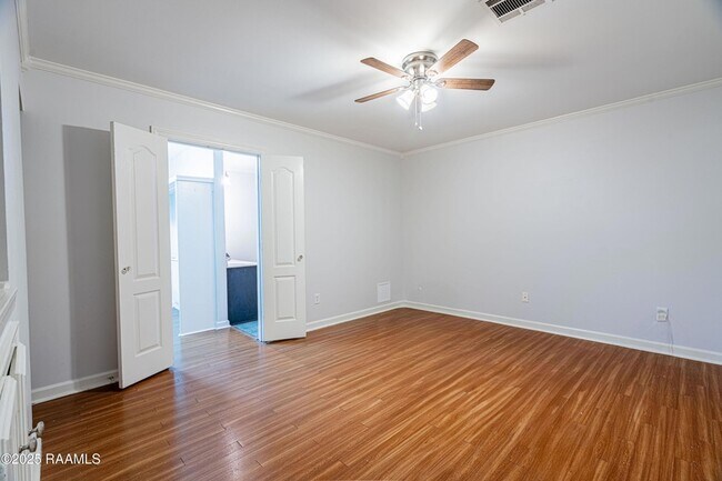 Building Photo - 213 Longleaf Dr