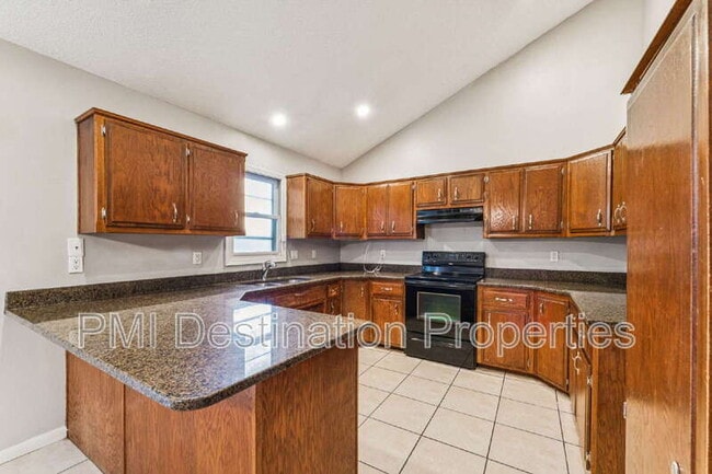 Building Photo - 525 NE Karapat Dr