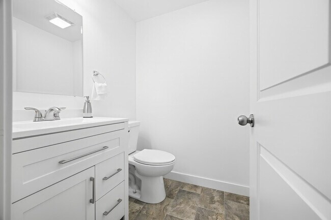 Building Photo - 1019 Central Ave