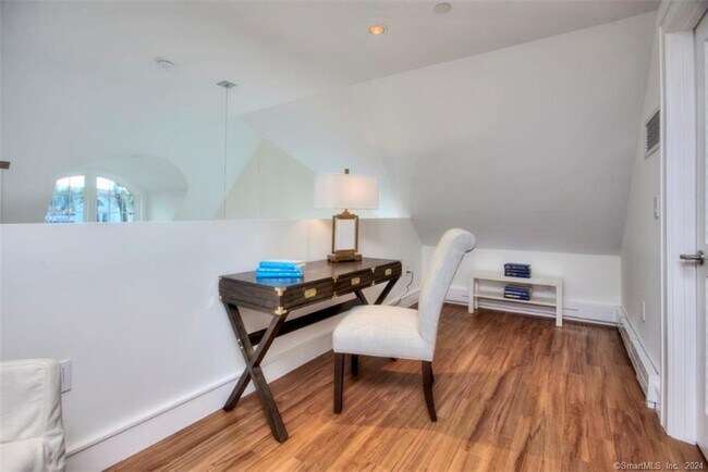 Building Photo - 5 Church Ln