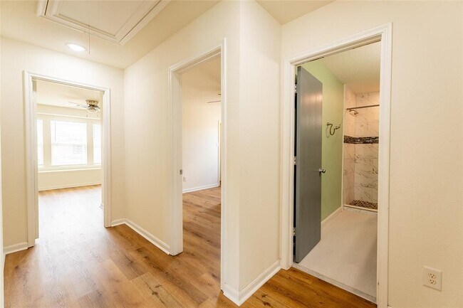 Building Photo - 4118 Lake Cypress Cir