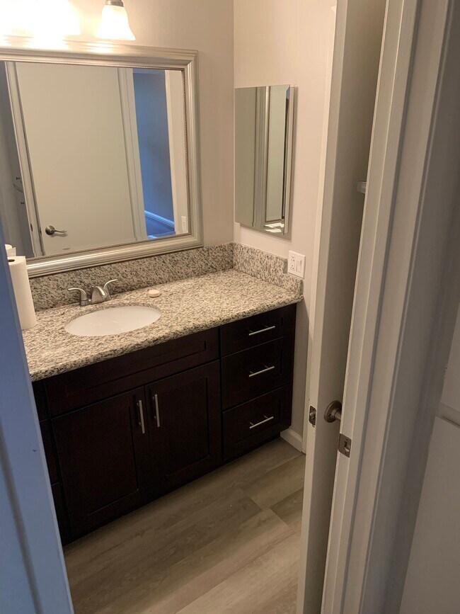 Modern Vanity - 3106 Summertime Ln