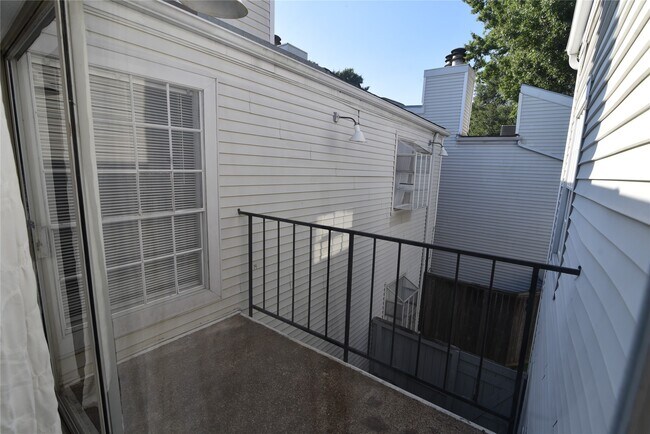 Building Photo - 9809 Richmond Ave