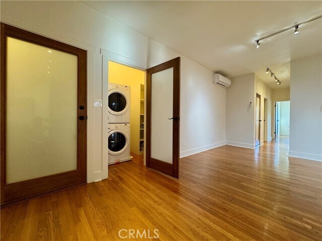 Building Photo - 1216 N Kenmore Ave