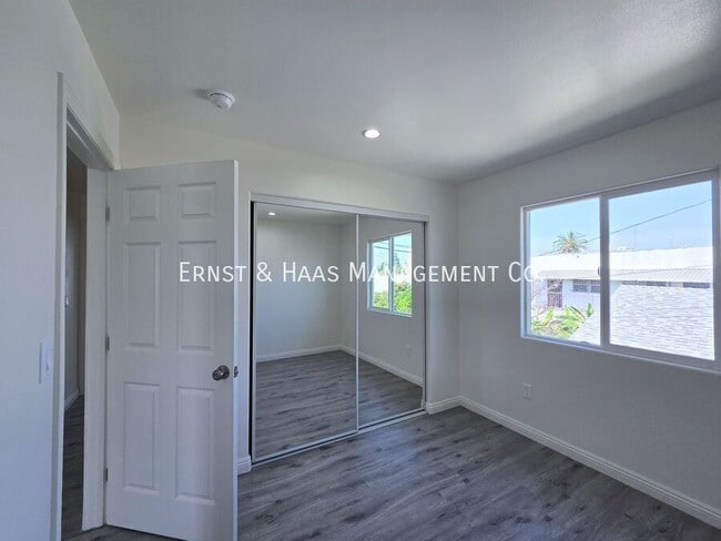 Building Photo - 1320 Lewis Ave