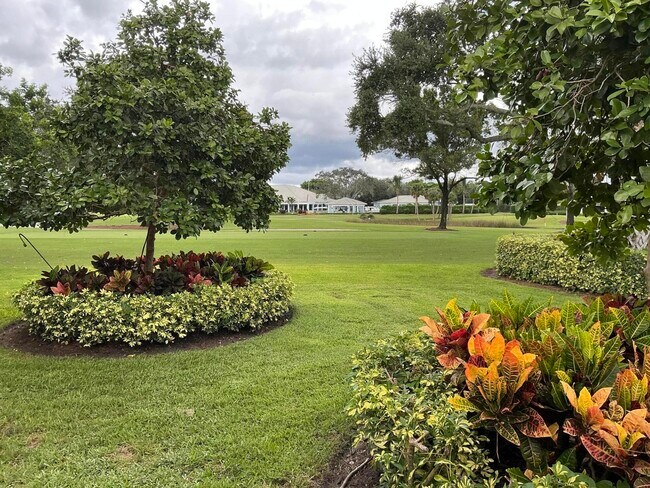 Building Photo - 4559 S Lake Dr