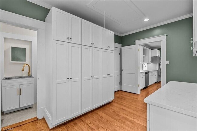 Building Photo - 213 Westover Terrace