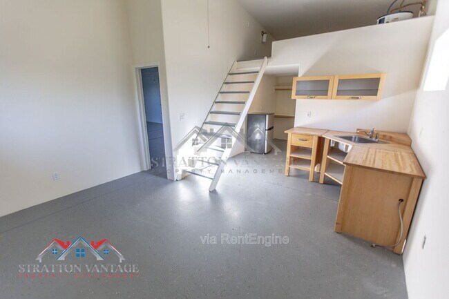 Building Photo - 4728 E Ron Rico Rd