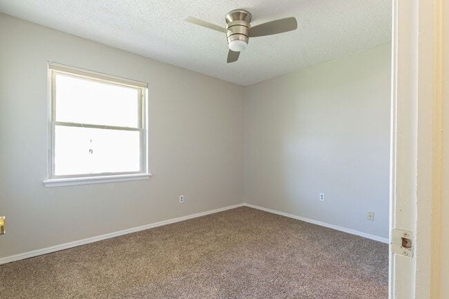 Building Photo - Charming Eastmoor Home: Perfect for Your New Adventure!