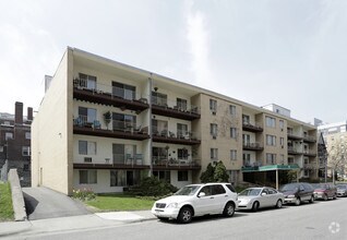 Building Photo - Three-Thirty-Three Oak Grove