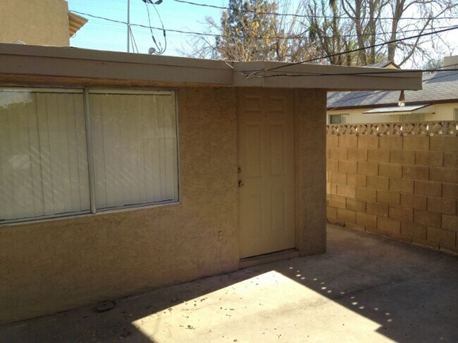 Primary Photo - 906 S Farmer Ave
