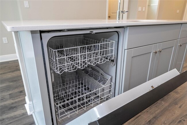 Building Photo - 16350 Hamlin Vw St