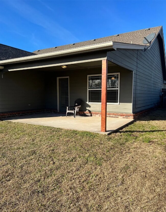 Building Photo - 3 Bed | 2 Bath in Broken Arrow!
