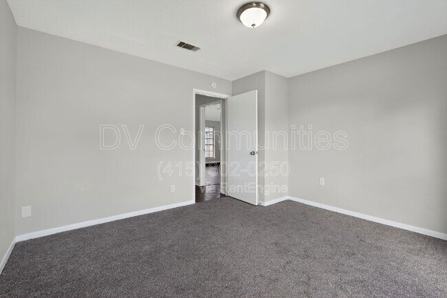 Building Photo - 15707 Lone Tree Dr