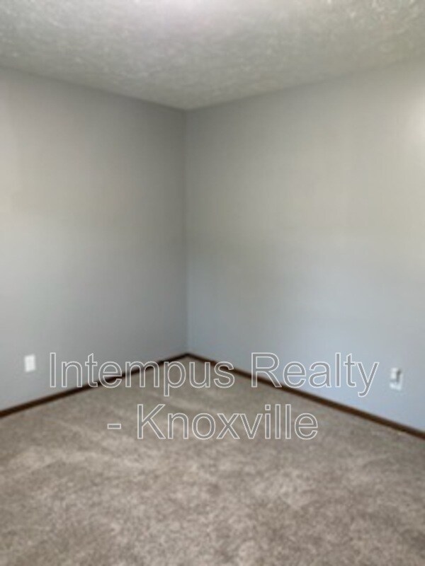 Building Photo - 6517 Bay Cir Dr