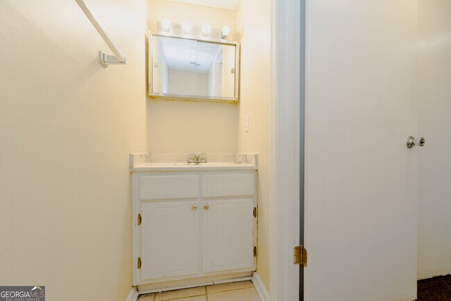 Building Photo - 8564 Creekwood Way