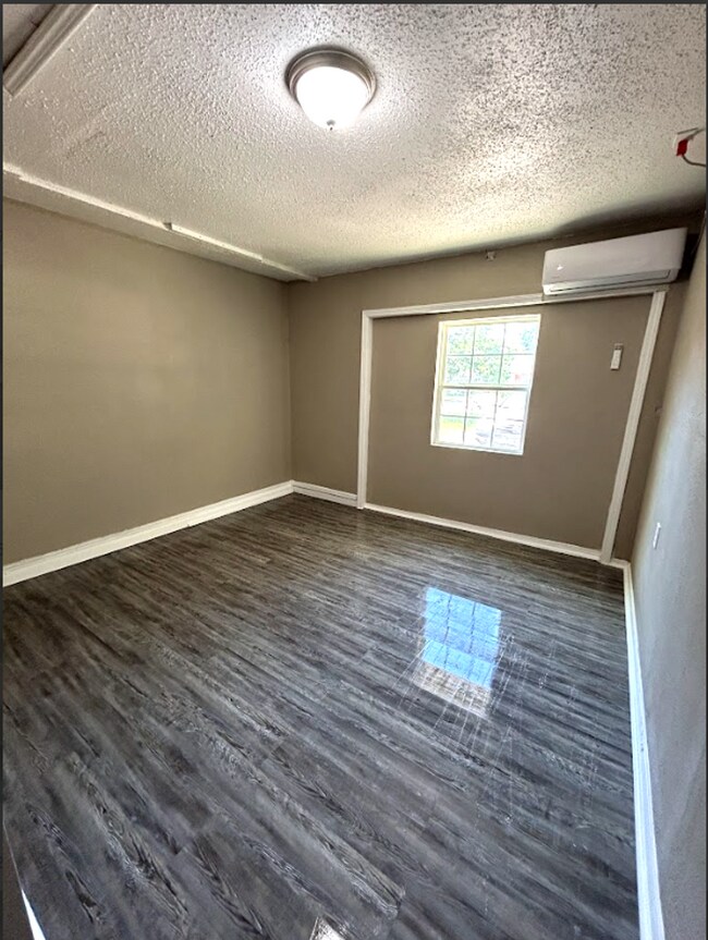 Building Photo - 3101 Del Rancho Rd