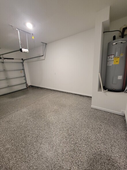 1 car Garage - 4209 Lost Bay Dr