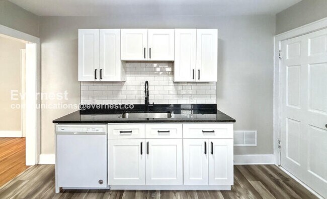 Building Photo - 466 E Oakland Ave