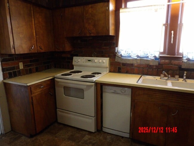 Building Photo - 2 Full Bedroom House with TWO BONUS rooms!