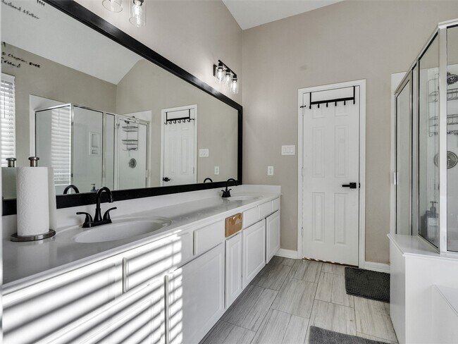 Building Photo - 16022 Coco Shores Ct