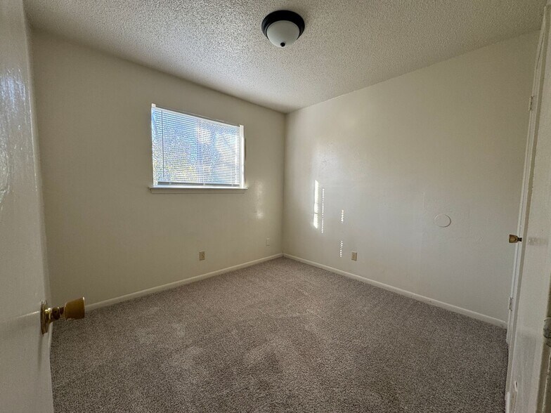 Building Photo - 228 Hold St