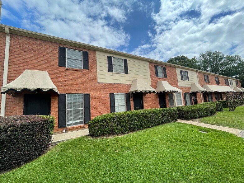 Building Photo - 114 E Amherst Dr