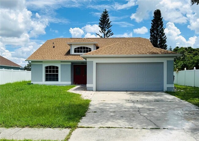 Building Photo - 2405 Queenswood Cir