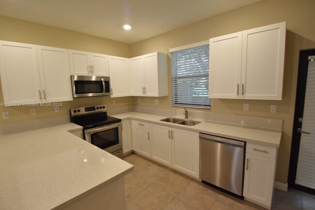 Building Photo - 1643 SW 28th St