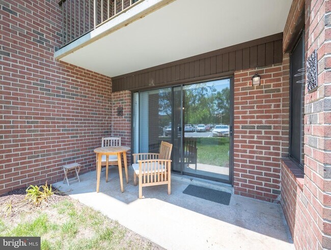 Building Photo - 15301 Beaverbrook Ct
