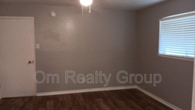 Building Photo - 7107 Briarfield Dr