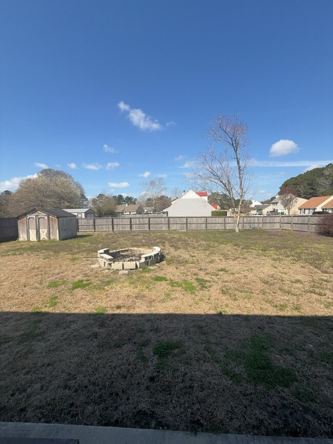 Building Photo - 105 Palamino Ct