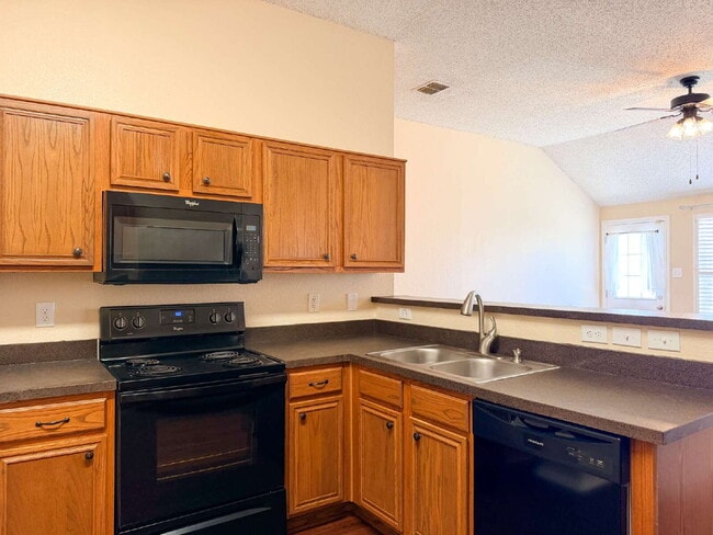Building Photo - 3 Bed, 2 Bath Home in Burleson, TX