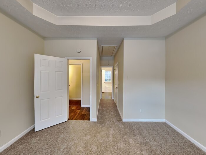 Building Photo - 320 Lake Royale Pl