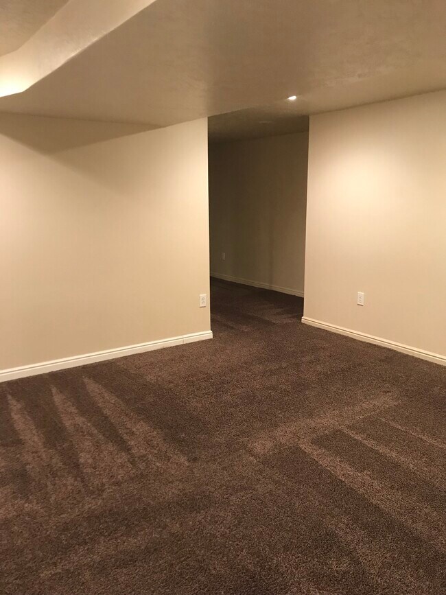 Building Photo - 174 E Pioneer Ave