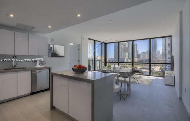 Building Photo - 1600 NE 1st Ave