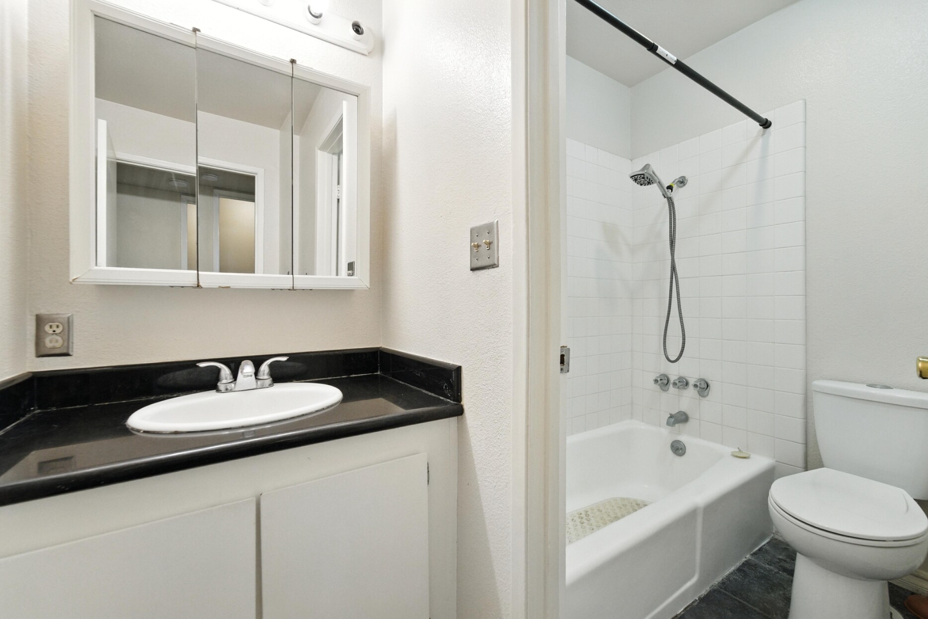 Building Photo - 303 Tradewinds Dr