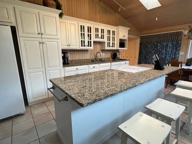 Building Photo - 1200 36th Ave