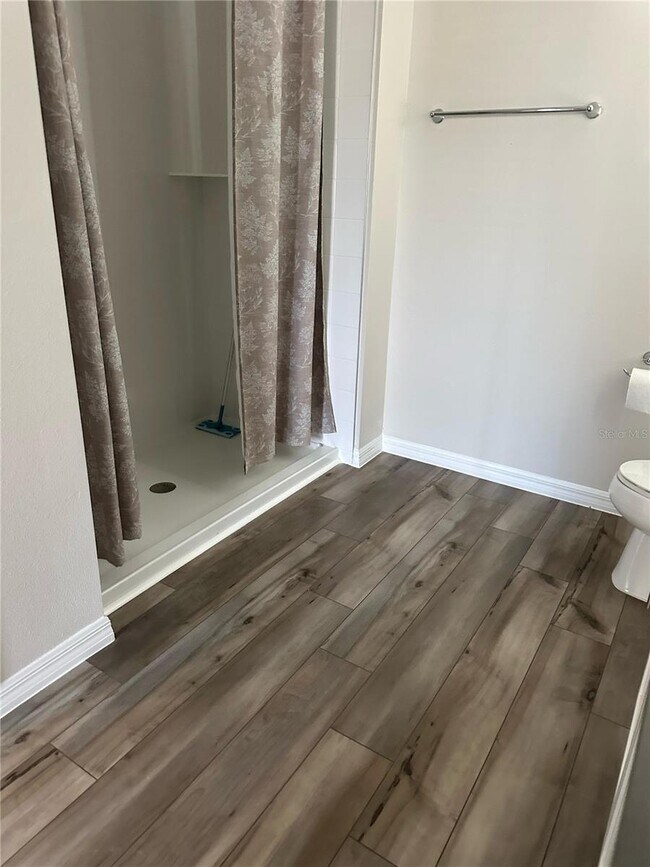 Building Photo - 1572 Ellesmere Ave