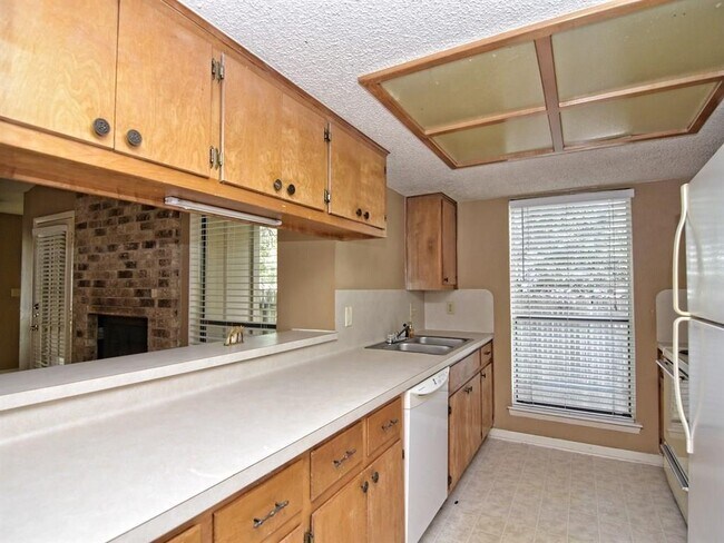 Building Photo - 3404 Blumie St