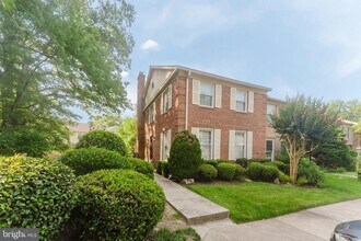 Building Photo - 8001 Bethelen Woods Ln
