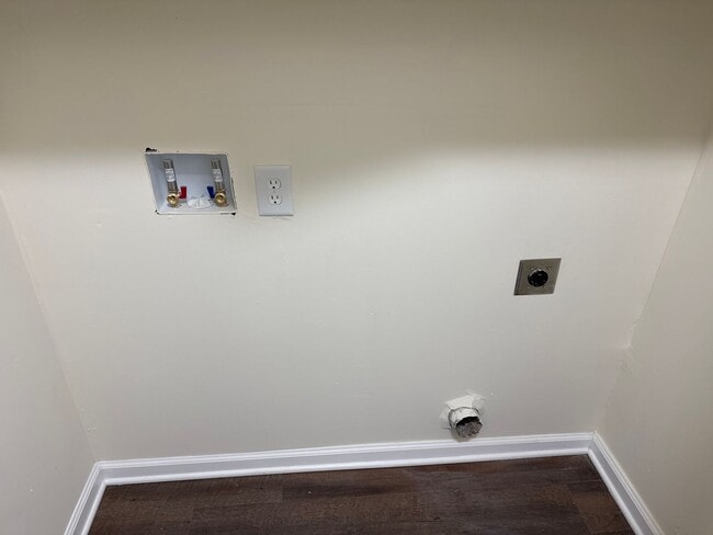 Building Photo - 4082 Forest Ave W