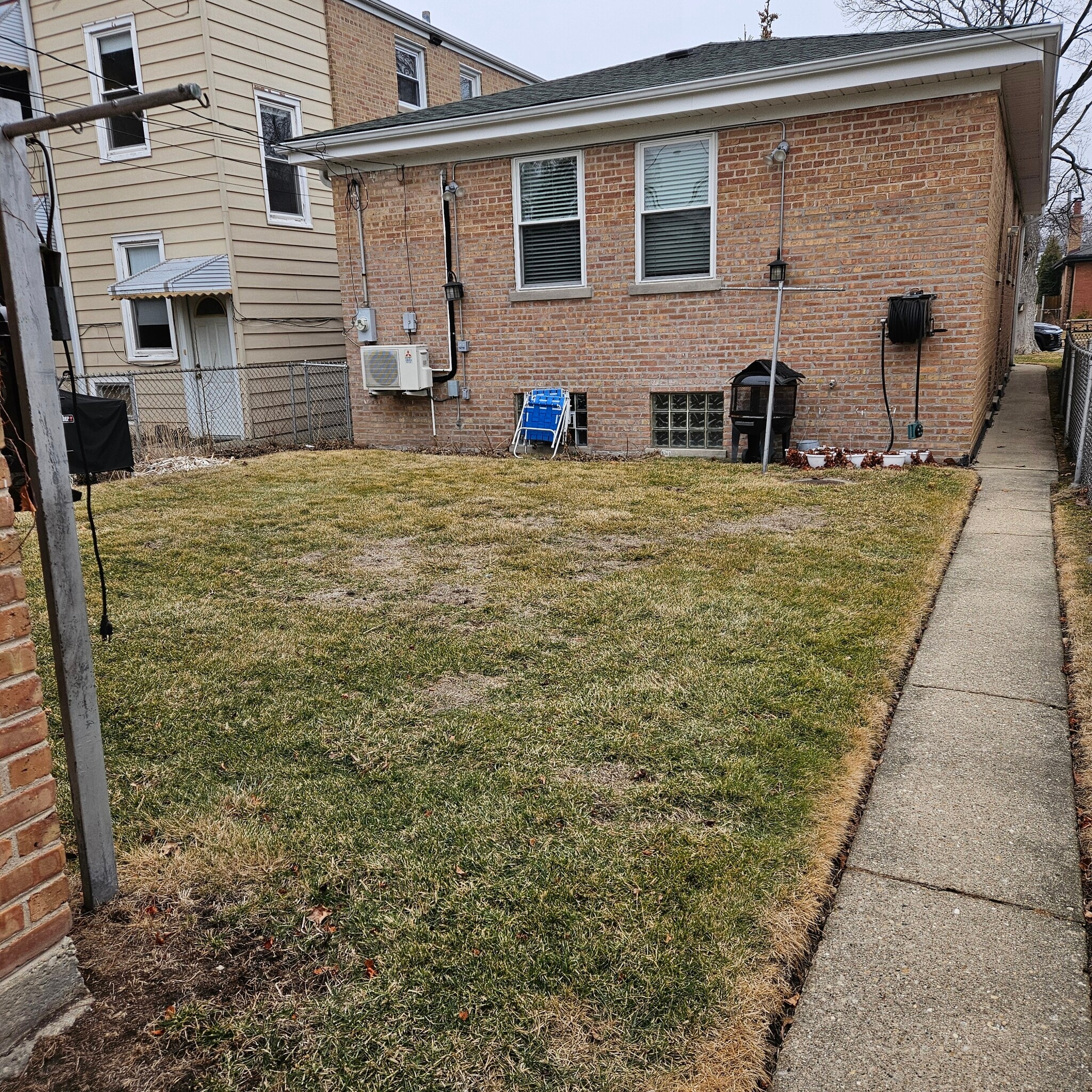 Building Photo - 5852 N Melvina Ave