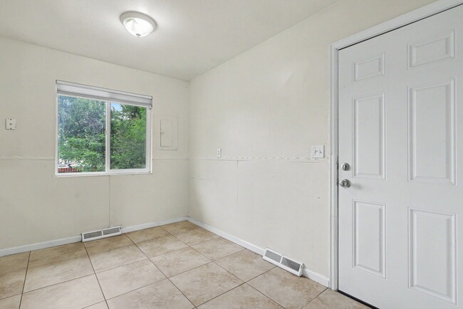 Building Photo - 1731 Auburn Dr